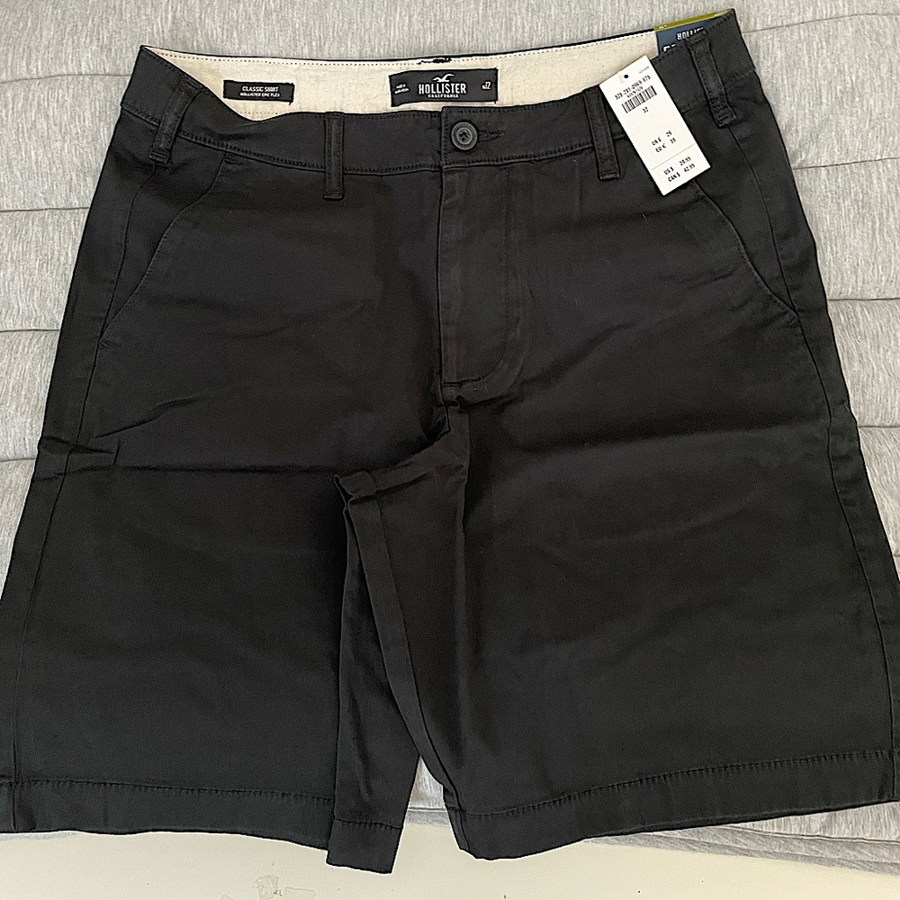 Hollister Classic Fit Mens Flat Front Shorts Epic Flex 32 waist 9inch inseam NWT